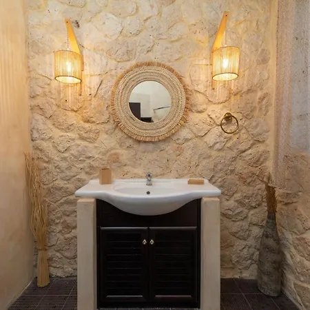 Piedra Villa *